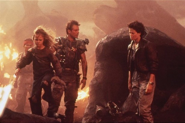 Sigourney Weaver knokt weer met xenomorphs