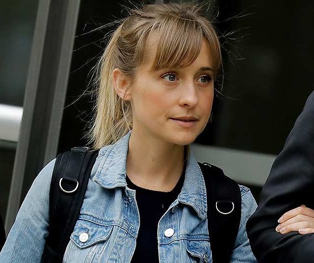 Actrice Allison Mack vrijgelaten na betaling 5 miljoen dollar borg 