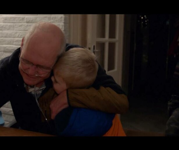 De TV van gisteren: Robert ten Brink heer en meester op kerstavond met All You Need Is Love Kerstspecial