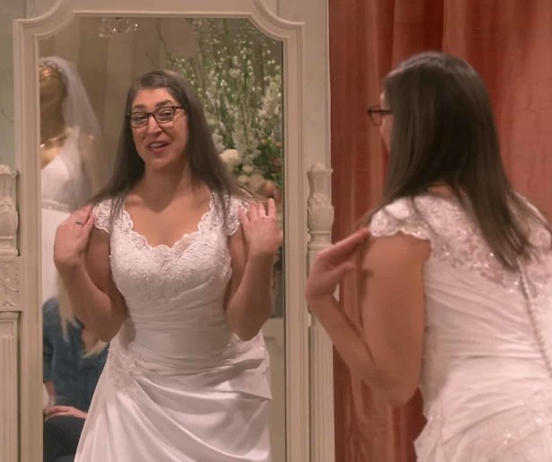 Videosnack: Een echte Big Bang-trouwjurk voor Amy