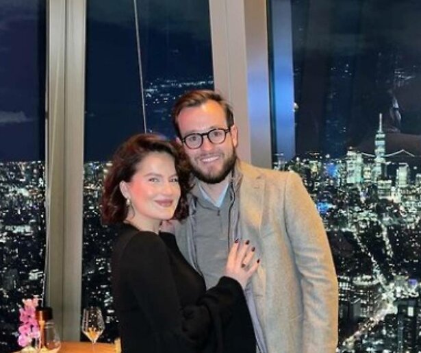 Winter Vol Liefde-koppel Saul en Amy Rose zet de bloemetjes buiten