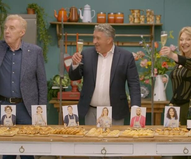 De TV van gisteren: jarige André van Duin en Paul de Leeuw scoren