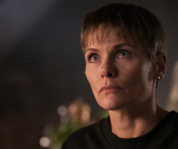 Eva en Wolfs moeten noodgedwongen afscheid nemen van een geliefd persoon in Flikken Maastricht