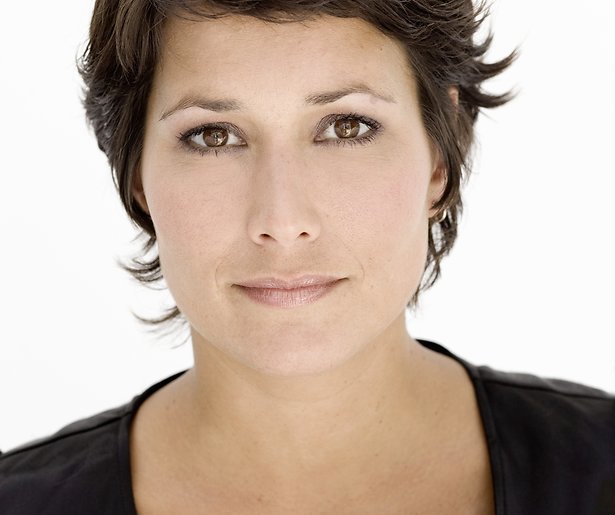 Annechien Steenhuizen presenteert voor de eerste keer het Achtuurjournaal