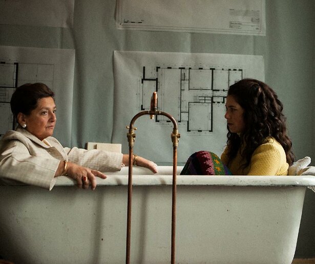 Rosalie (Annet Malherbe) blijkt in De Droom van de Jeugd al jaren ziek te zijn