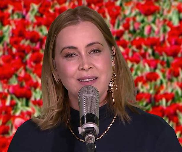 Anouk presenteert nieuwe single tijdens RTL Weer
