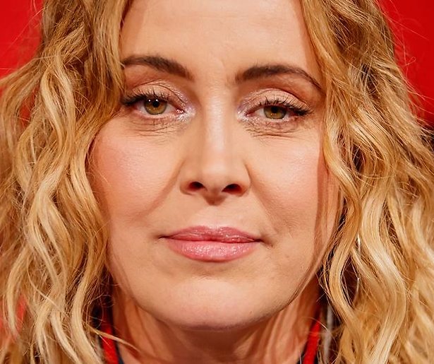 Anouk vecht tegen tranen in DWDD