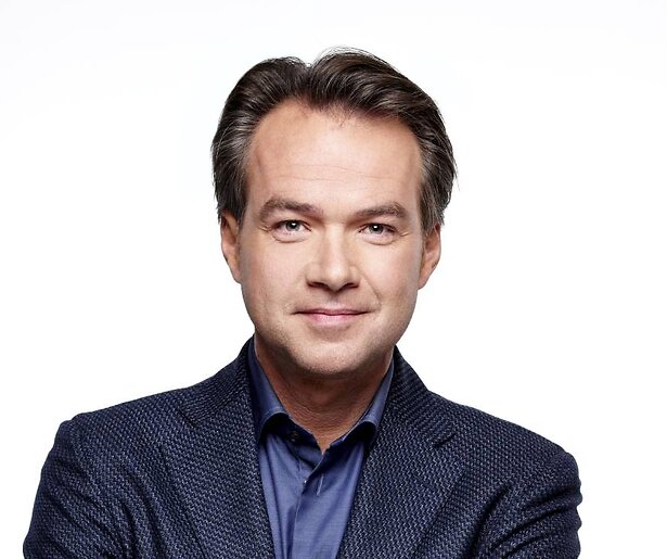 'Blauw jubileum' op afstand: Antoin Peeters viert mijlpaal tijdens burn-out