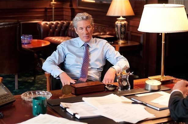 Richard Gere werkt zich in de nesten