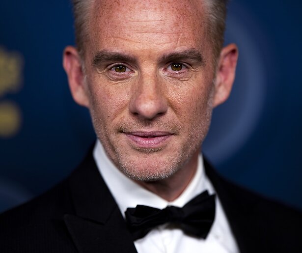 Art Rooijakkers onverwacht opnieuw onder het mes vanwege stemproblemen