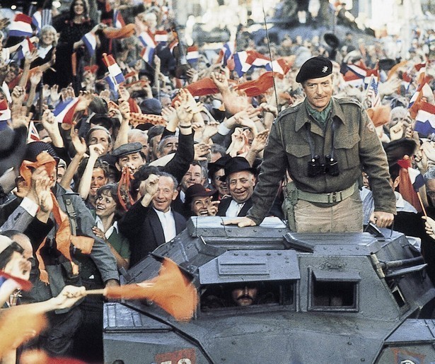 Sean Connery vecht in de slag om Arnhem in oorlogsfilm A Bridge Too Far