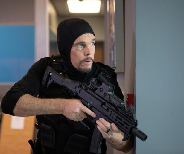 Kevin Dillon voert in A Day to Die een heuse race tegen de klok