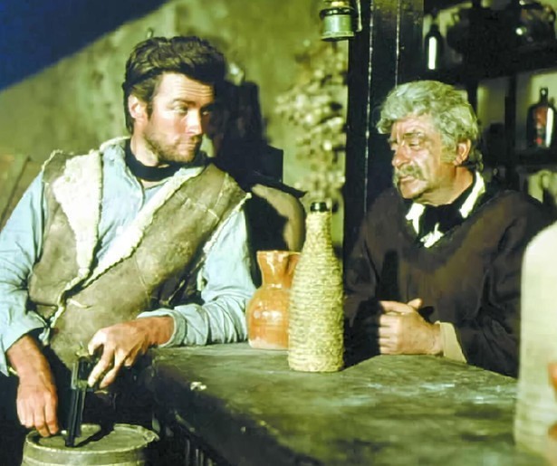 Clint Eastwood konkelt er op los in A Fistful of Dollars