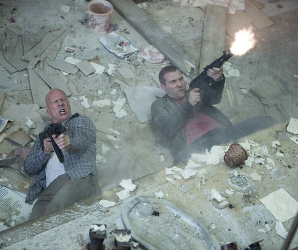 Bruce Willis zoekt zijn zoon op in actiefilm A Good Day to Die Hard