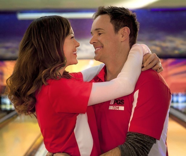 Caryn krijgt een deadline om te trouwen in A Ring By Spring