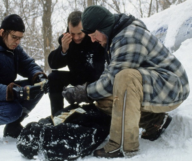 Bill Paxton vind een tas met een miljoen dollar in A Simple Plan