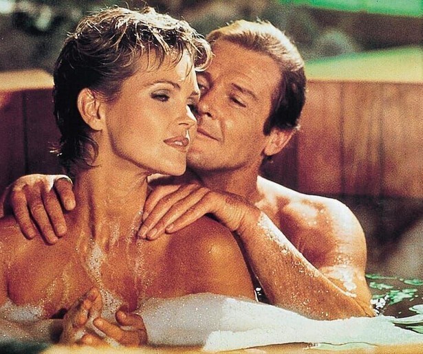 Roger Moore en Christopher Walken staan lijnrecht tegenover elkaar in A View to Kill