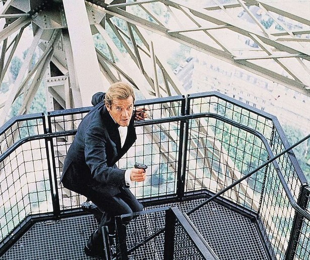 Roger Moore moet Christopher Walker zien te stoppen in A View to a Kill