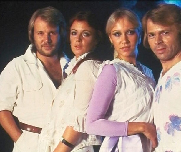 Agnetha, Björn, Benny en Anni-Frid blikken in deze documentaire terug op hun ABBA-tijd