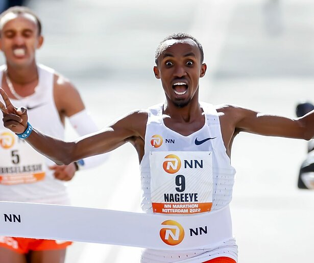 Abdi Nageeye zet alles op alles tijdens de marathon op het WK Atletiek