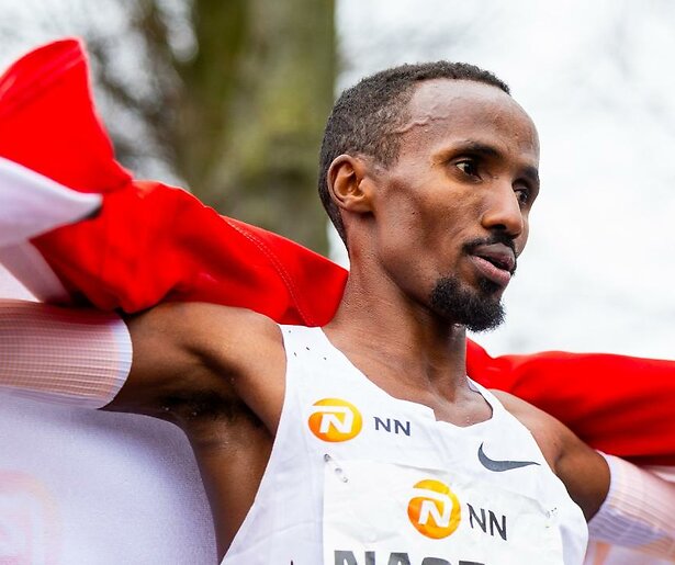 Abdi Nageeye aast op een nationaal record tijdens Marathon Rotterdam 2024