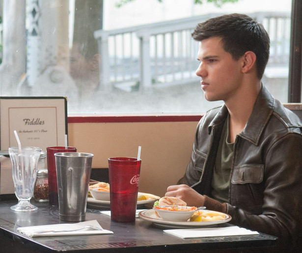 Taylor Lautner ontdekt de schokkende waarheid in Abduction