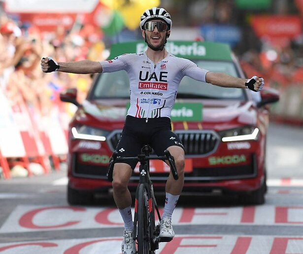 De Vuelta-renners sprinten van Villafranca del Bierzo naar Villablino