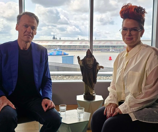 Eva Simons praat openhartig over haar geloof en haar band met God in Adieu God?