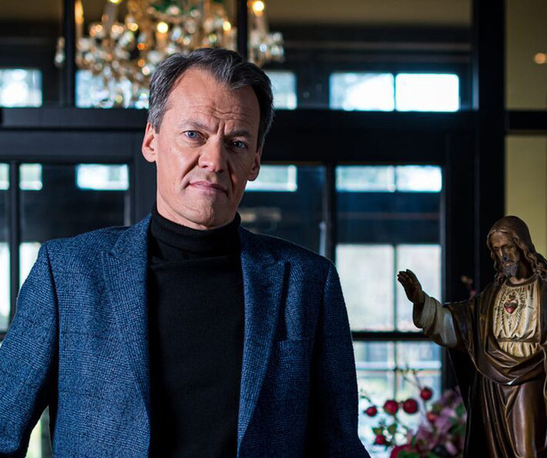 Tijs van den Brink neemt op passende wijze afscheid van Adieu God?