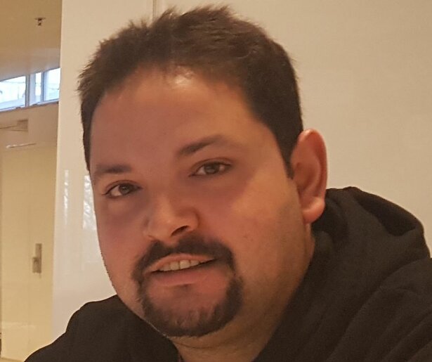 Derk Bolt en geadopteerde Ad reizen af naar Roemenië in Spoorloos