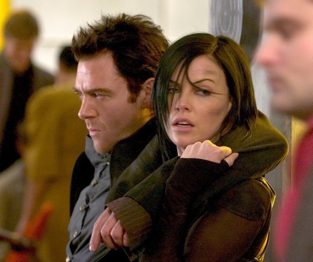 Charlize Theron heeft in Aeon Flux maar een doel: Marton Csokas uitschakelen