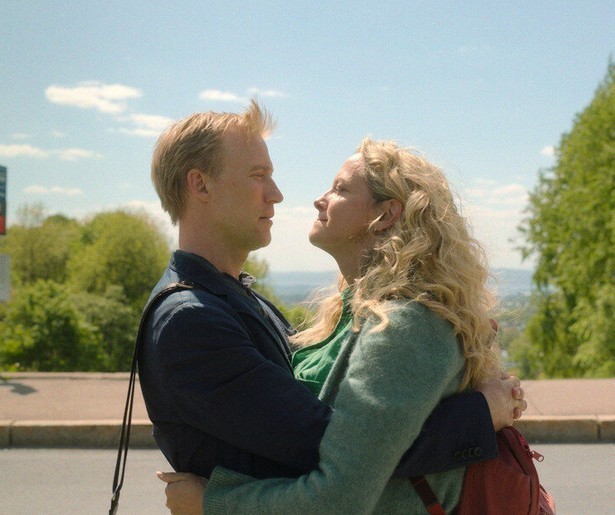 Nina Ellen Odegaard brengt levens in gevaar in Afterglow