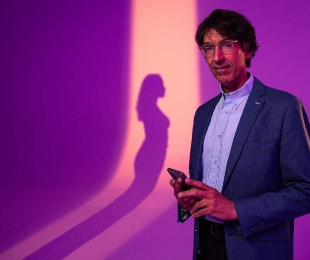 Jacobs virtuele vriendin vraagt hem ten huwelijk in slotaflevering AI Love