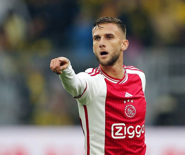 Gerenoveerd PSV en Ajax aan de bak in strijd om de Eredivisie 2023/2024