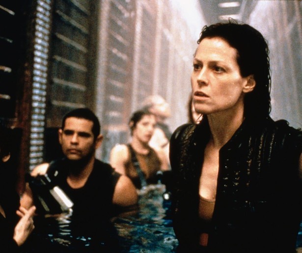 Sigourney Weaver weet echt van geen wijken in Alien: Resurrection