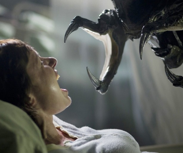 De monsters uit twee iconische filmfranchises nemen het tegen elkaar op in Aliens vs. Predator - Requiem