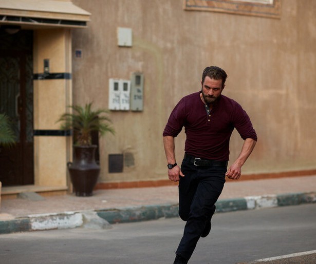 Sylvia Hoeks stuurt Milo Gibson naar Londen