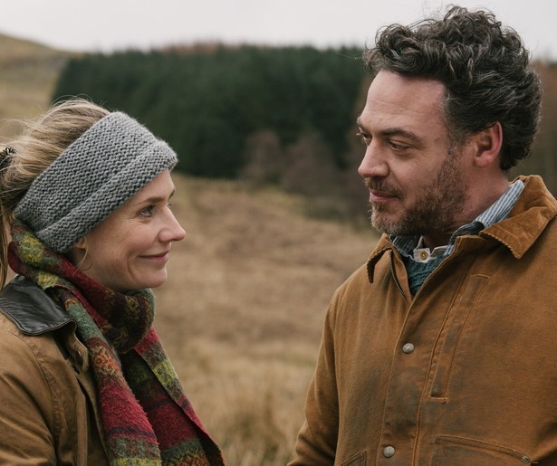 Fedja van Huêt vlucht naar Schotland in AYNIL-film