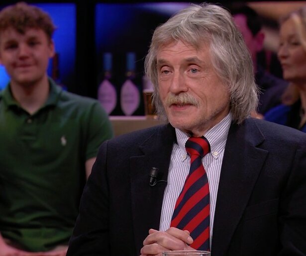 Hilarisch: Johan Derksen krijgt uitnodiging voor De Alleskunner VIPS