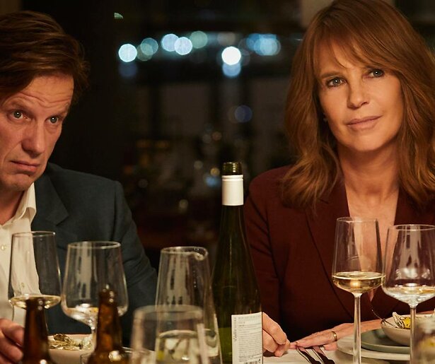 Linda de Mol geeft een spannend etentje in Nederlandse film Alles op Tafel