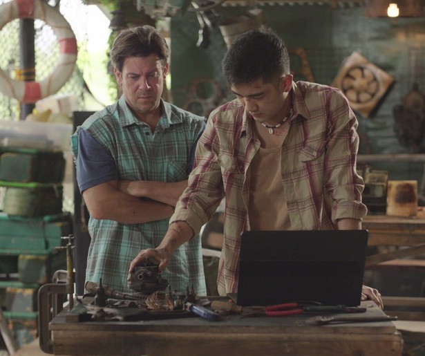 Een familieruzie loopt flink uit de hand in Almost Paradise