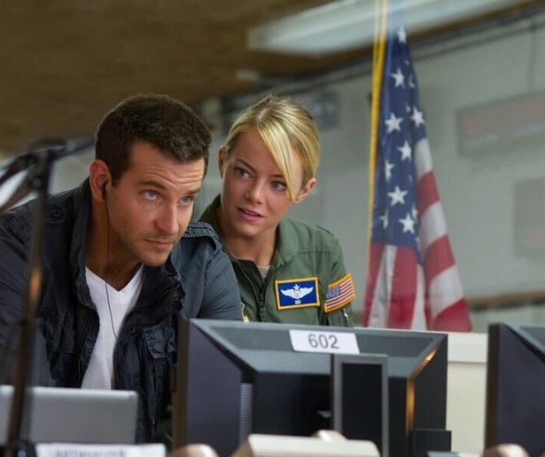 Bradley Cooper krijgt in Aloha plots gevoelens voor twee vrouwen