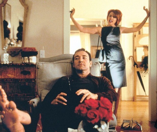 Kevin Spacey valt voor het veel jongere schoolvriendinnetje van zijn dochter in American Beauty