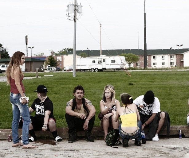 Shia LaBeouf verkoopt tijdschriften in American Honey