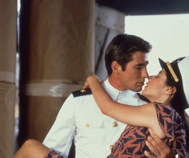 Richard Gere en Debra Winger vinden de liefde in An Officer and a Gentleman