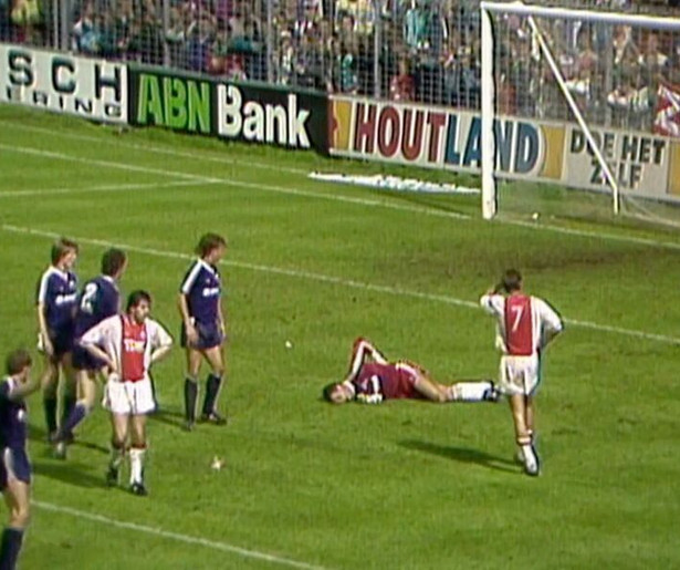 Andere Tijden Sport duikt in het drama van Ajax en het 'staafincident'