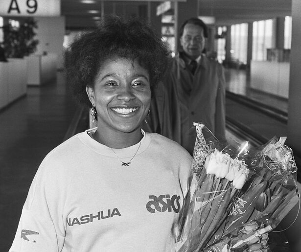 De flamboyante atleet Nelli Cooman centraal in Andere Tijden Sport