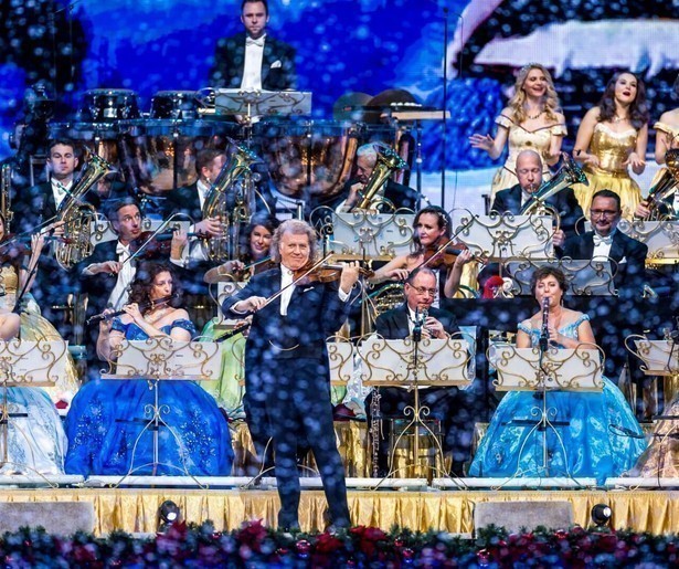 André Rieu brengt iedereen in de kerstsferen met zijn kerstconcert op kerstavond