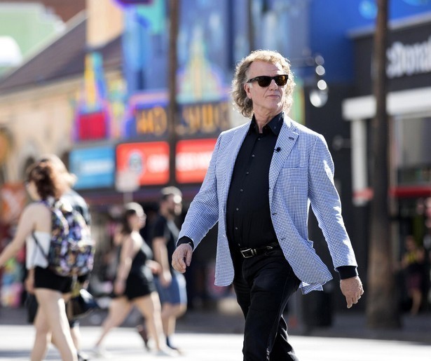 De laatste wals met zuster Leona in docuserie André Rieu: Welcome to my World