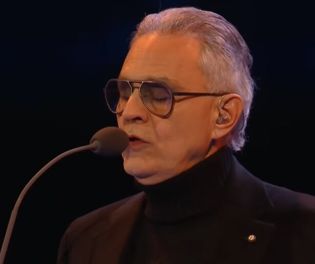 Andrea Bocelli zingt sterren van de hemel bij openingsceremonie Olympische Spelen